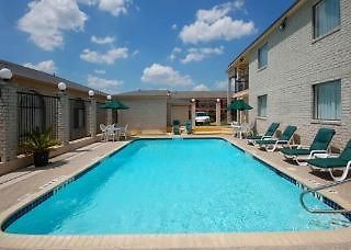 Quality Inn Suites San Antonio Tx 2 Star Accommodation In